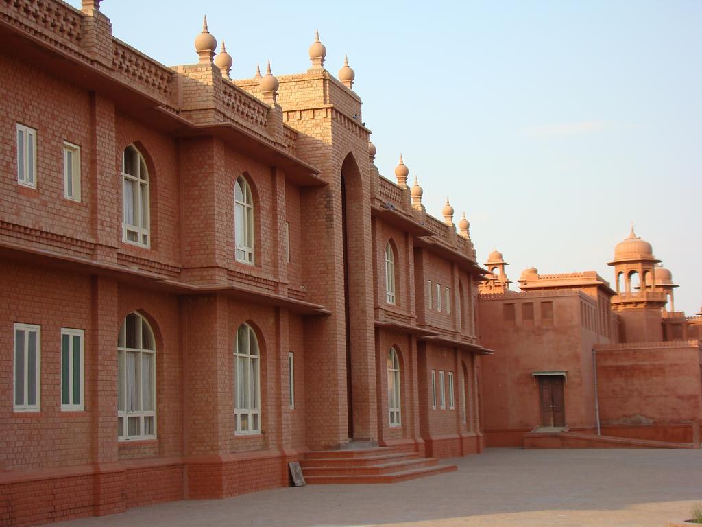 Gaj Kesri Hotel Биканер Екстериор снимка
